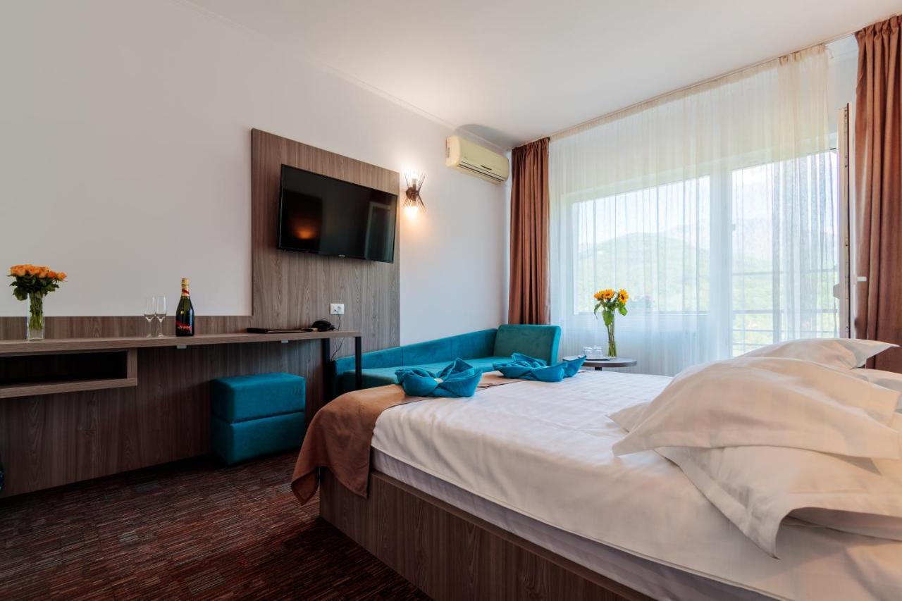 Hotel Orizont Calimanesti Ngoại thất bức ảnh