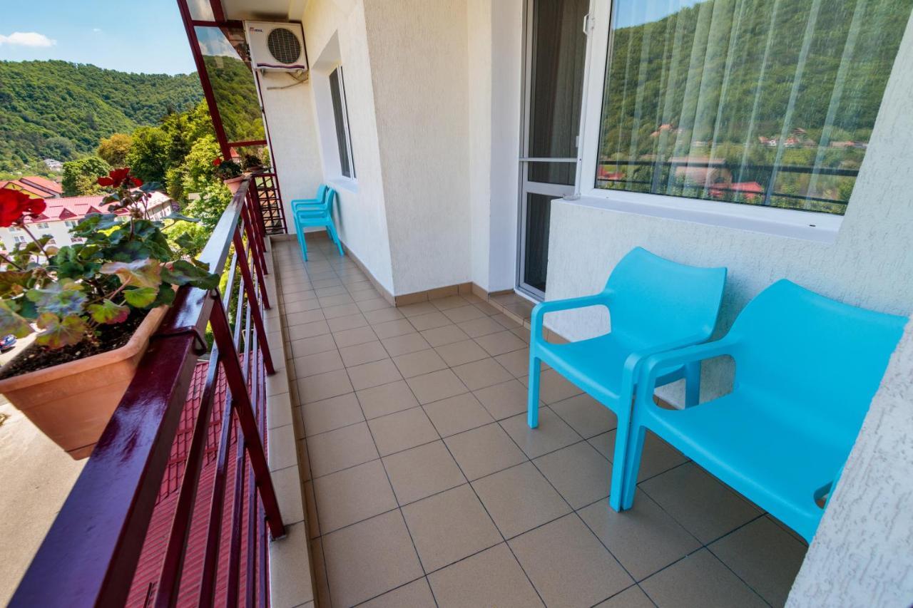 Hotel Orizont Calimanesti Ngoại thất bức ảnh