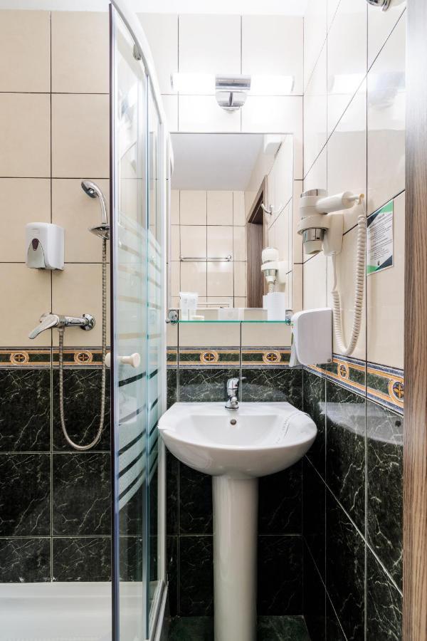 Hotel Orizont Calimanesti Ngoại thất bức ảnh