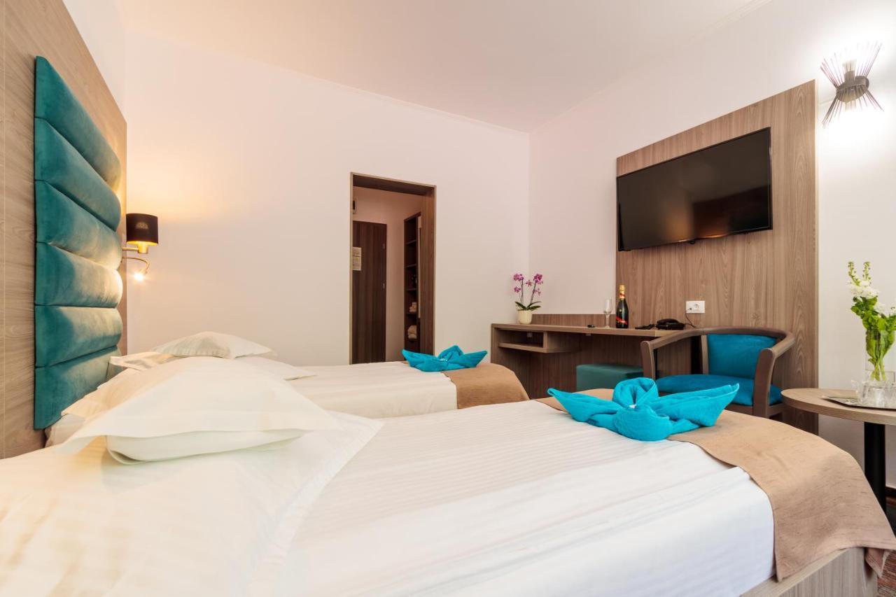 Hotel Orizont Calimanesti Ngoại thất bức ảnh