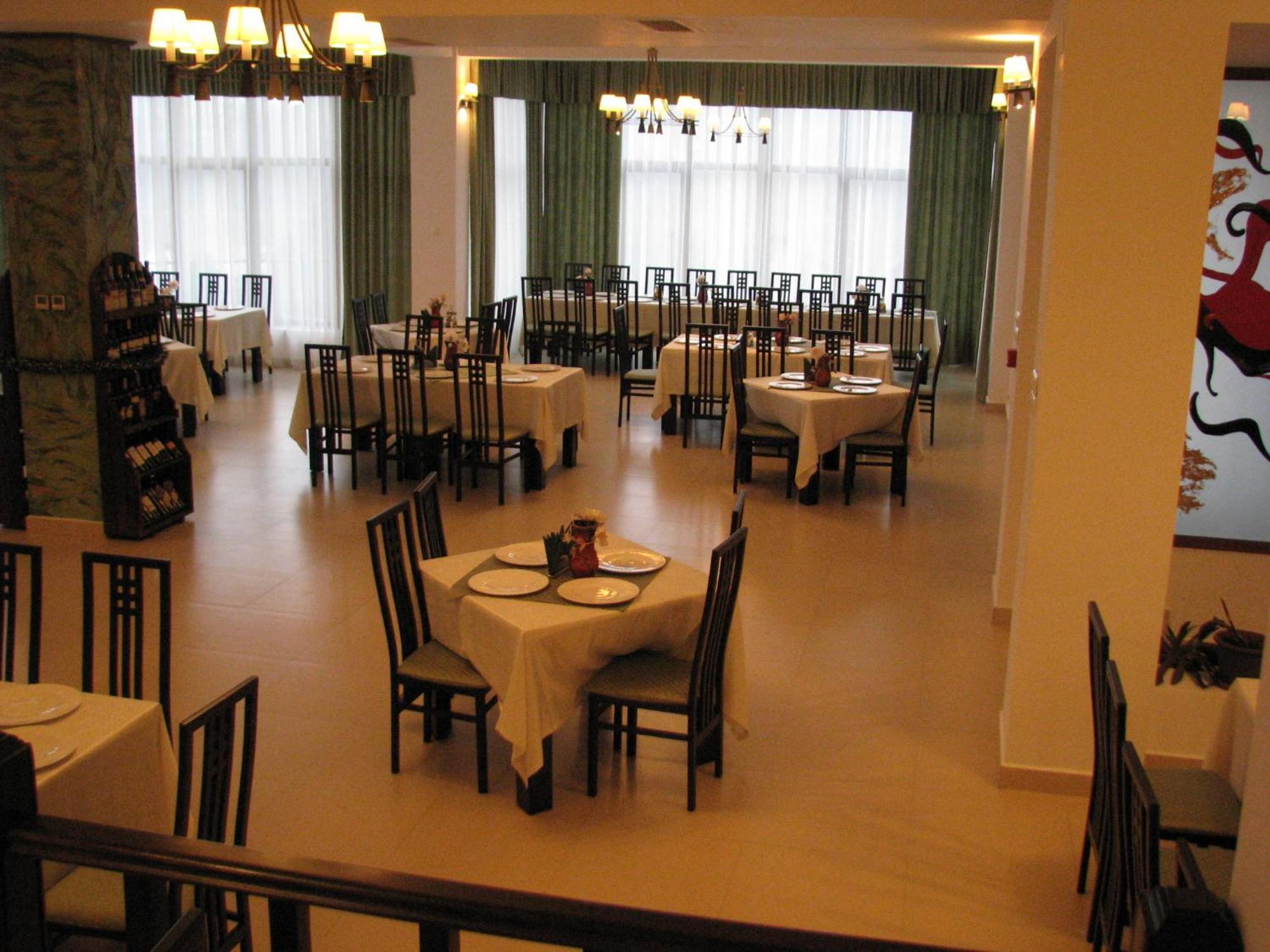 Hotel Orizont Calimanesti Ngoại thất bức ảnh