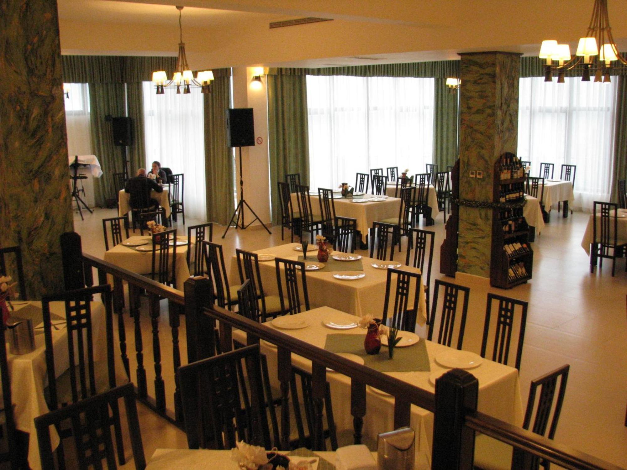 Hotel Orizont Calimanesti Ngoại thất bức ảnh