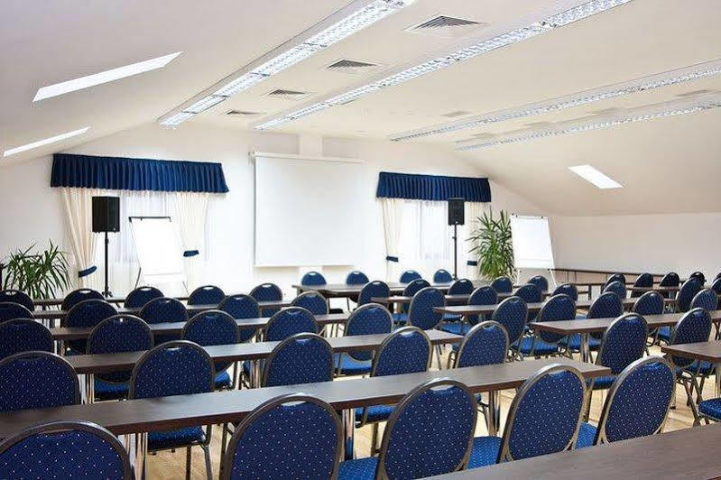 Hotel Orizont Calimanesti Ngoại thất bức ảnh
